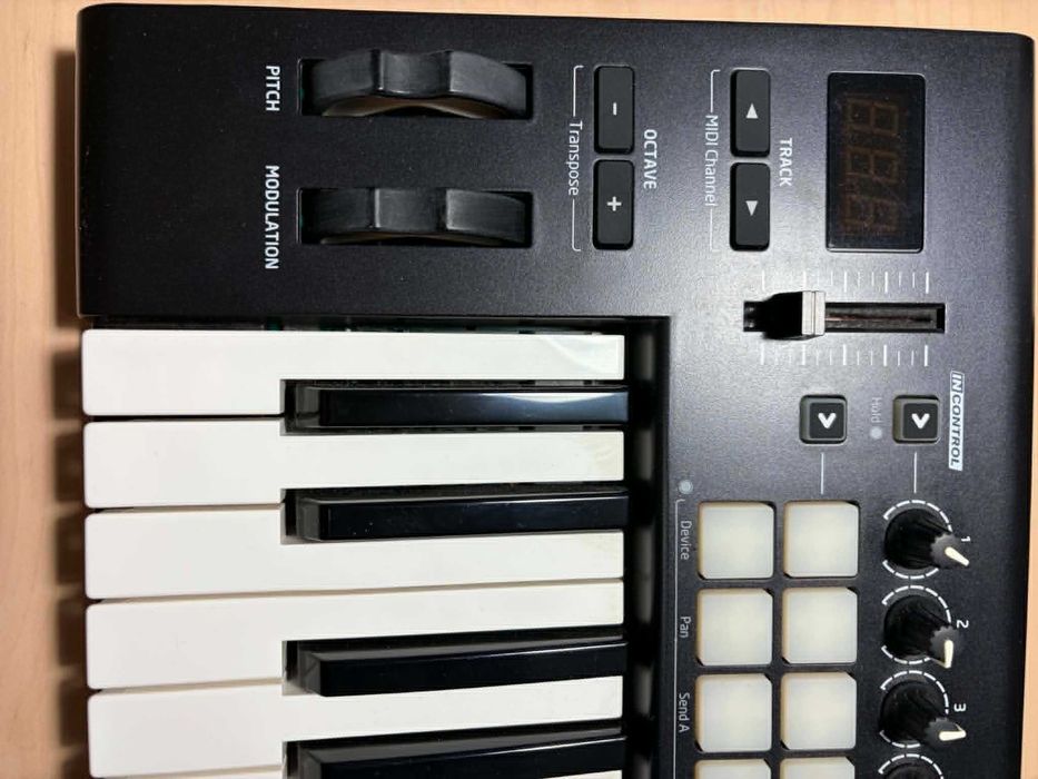 Novation Launchkey 25