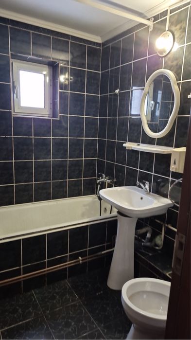 Inchiriez apartament ,oras babeni