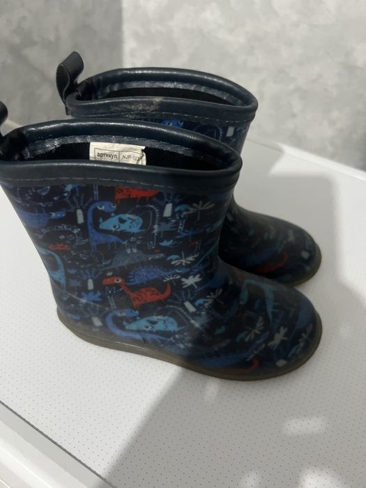 Отдам детские резиновые сапоги размер 26