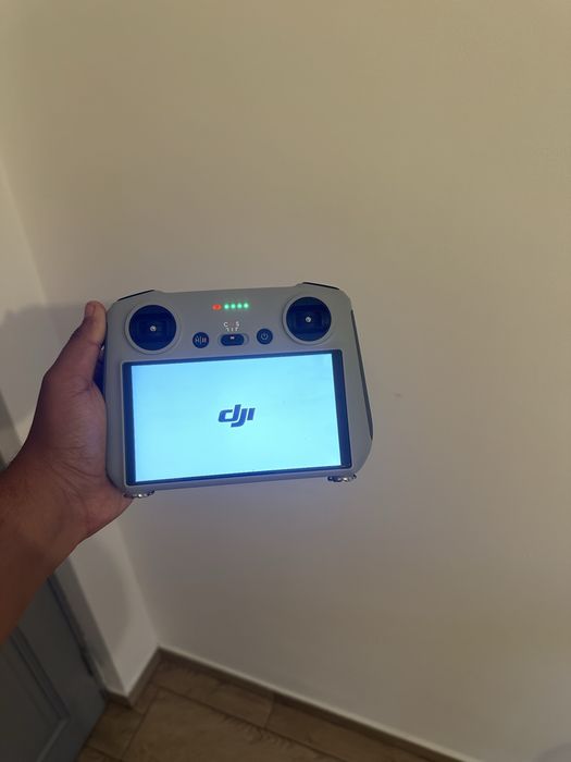 Dronă Dji mini 3