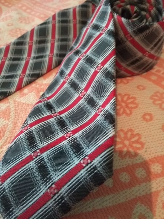 Продается галстук мужской.