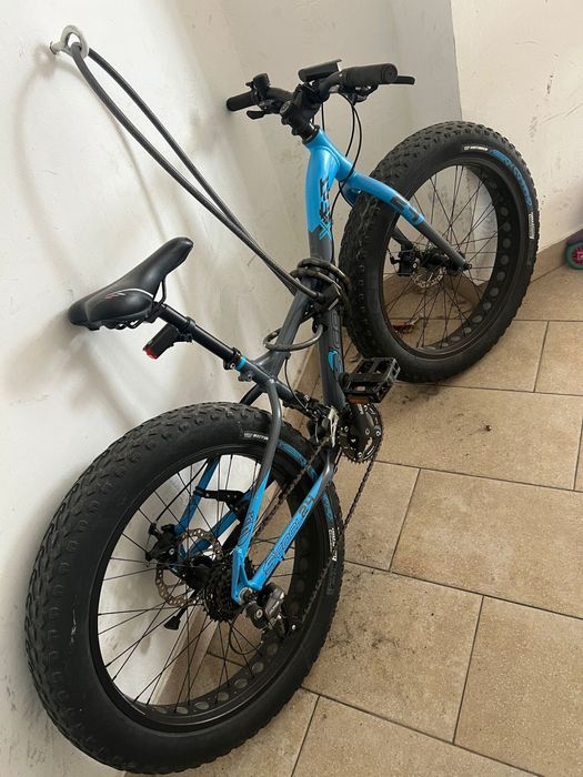 Vand bicicleta cu roti groase