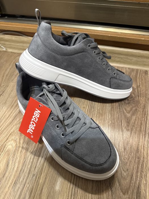 НОВЫЕ серые кеды/кроссовки