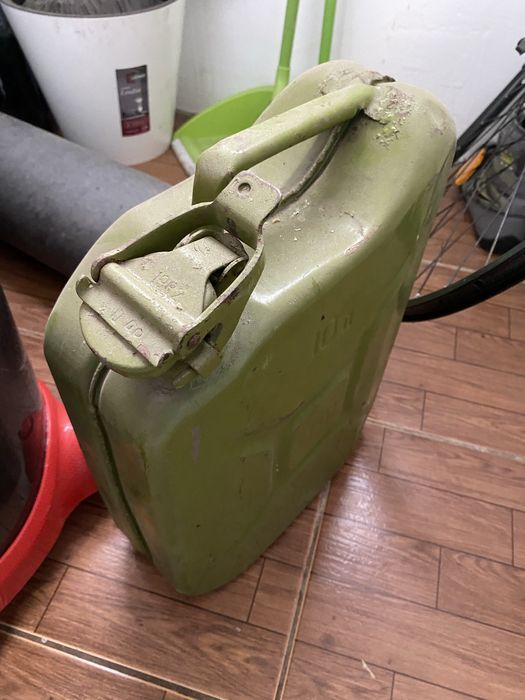 Канистра 10 лиров