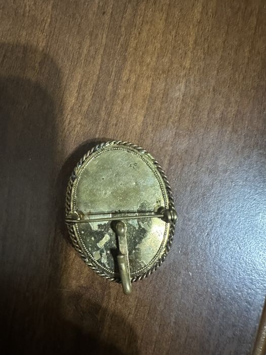 Продам брошь можно носить как кулон