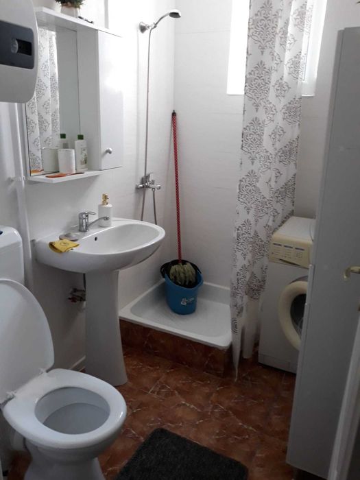 Vand apartament cu 2 camere,renovat si complet mobilat