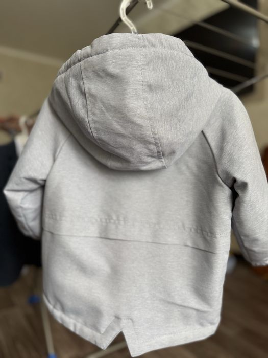 Продам курточку детскую