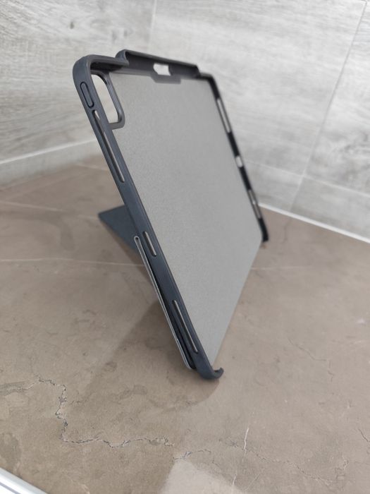 Черен сгъваем магнитен калъф Epico за iPad