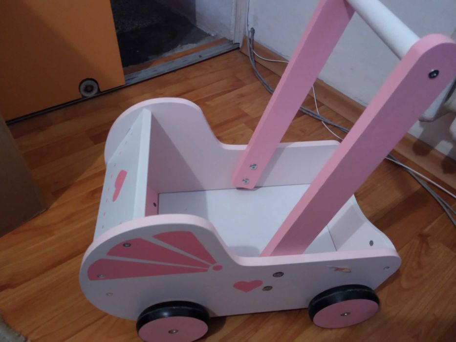 Детска дървена количка за кукли