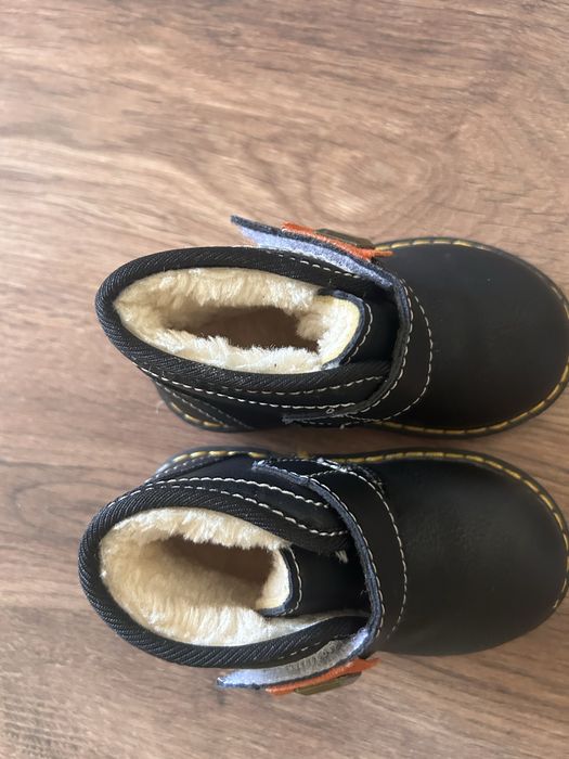 Продам Детские ботинки
