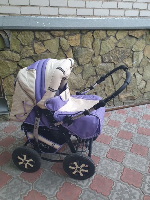 Удобная детская коляска