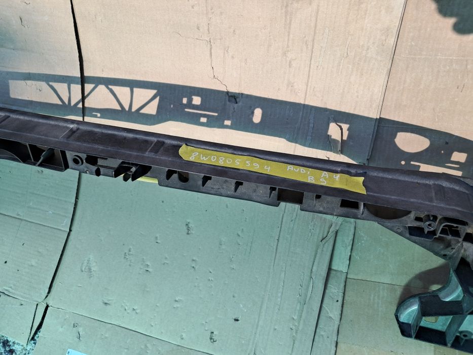 Очиларка преден панел Audi A4 B9