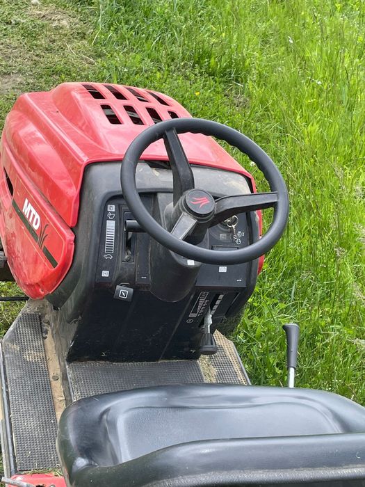 Tractoras tuns gazon