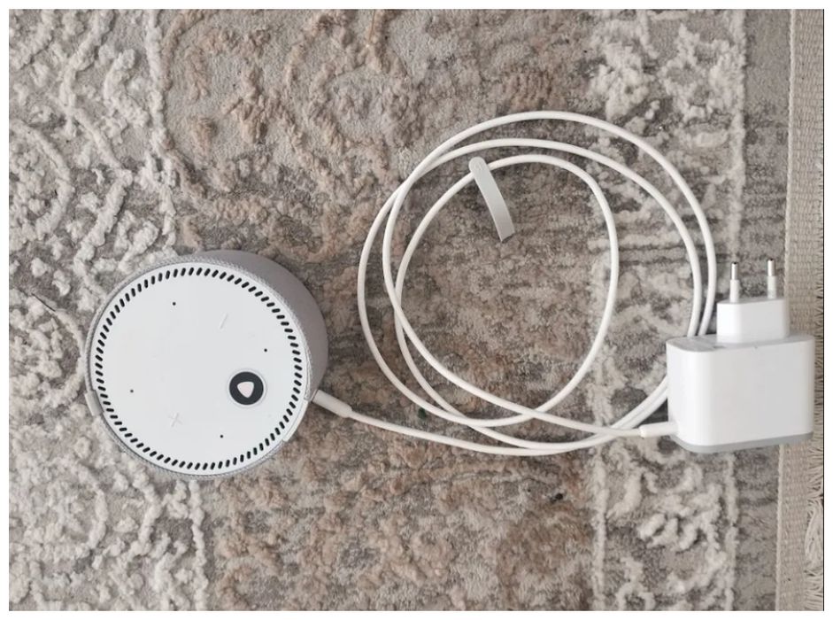 - Оригинал на Алису - блок питания Зарядка