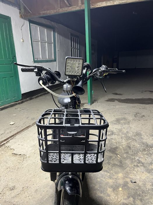 Продам скутер ск8