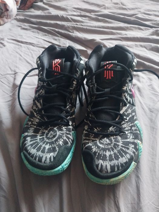 Nike Kyrie AQ8623-001  EU 46