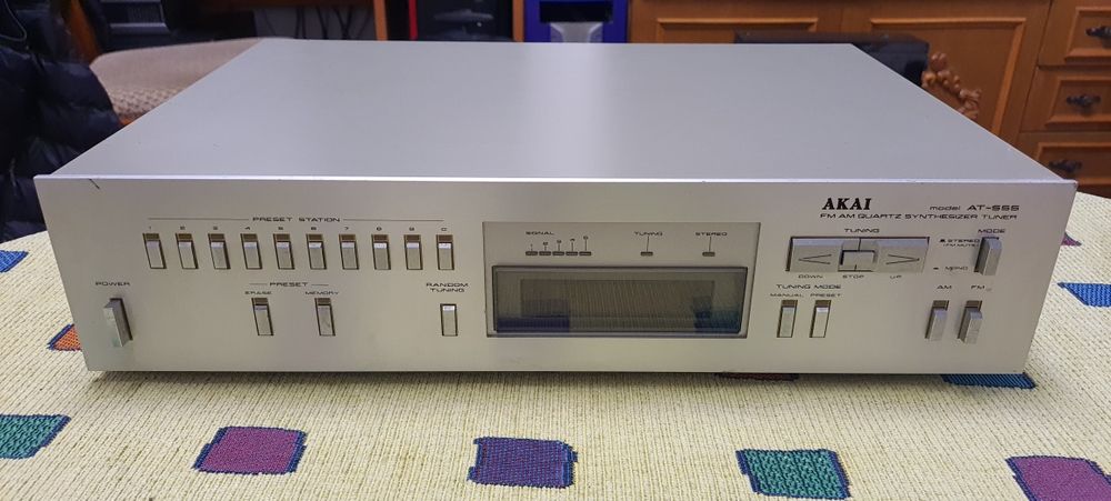 Akai am-u55 si Akai at-s55