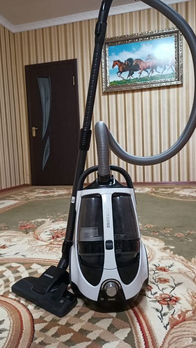 Продам  срочно пылесос самсунг
