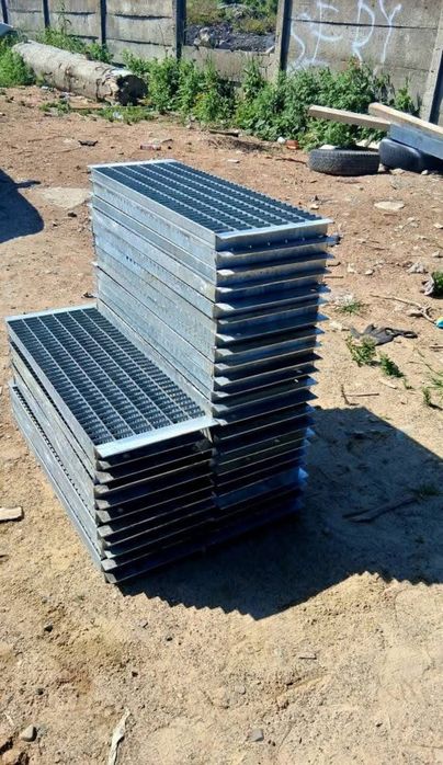 Trepte zincate modele si dimensiuni diferite din rigola sau grilaj
60-