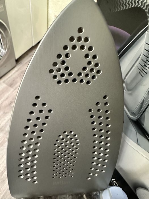 Утюг  с парогенератором BRAUN