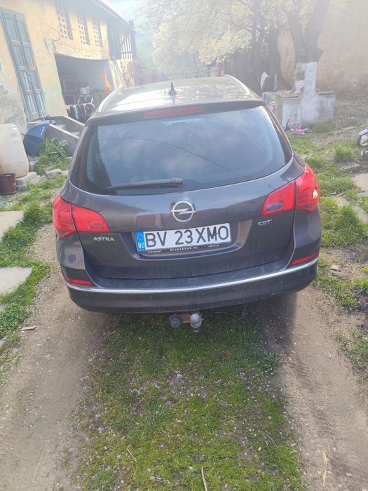 Vând Opel Astra J