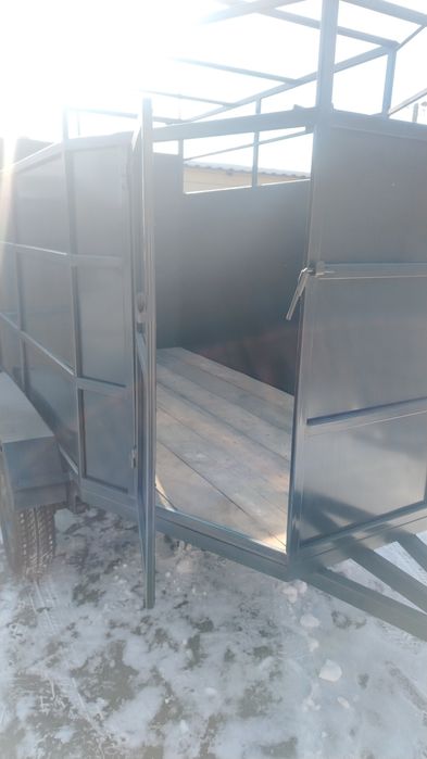 прицеп коневозка