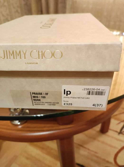 Продавам обувки Jimmy choo