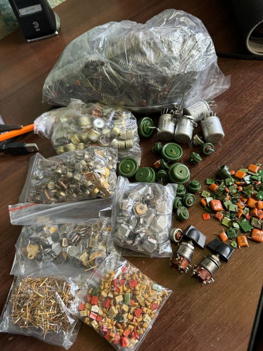 Продаются Ретро магнитофоны для интерьера СССР