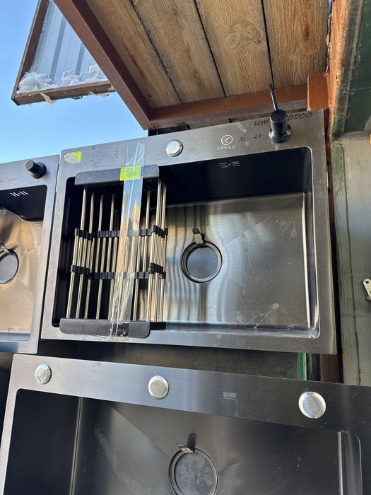 Кухоныне мойки с витриры