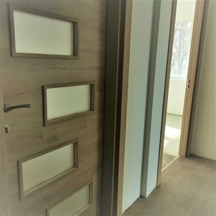 Продава се Тристаен апартамент в Варна, Зимно кино Тракия - 82 кв.м за 1933 €/кв.м - Снимка #2