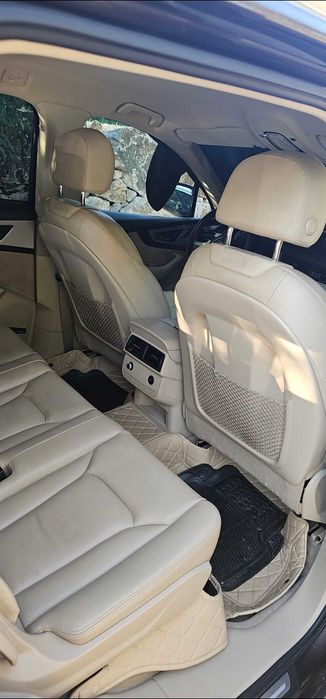 Vând Audi Q7 tdi anul 2017 cinci locuri