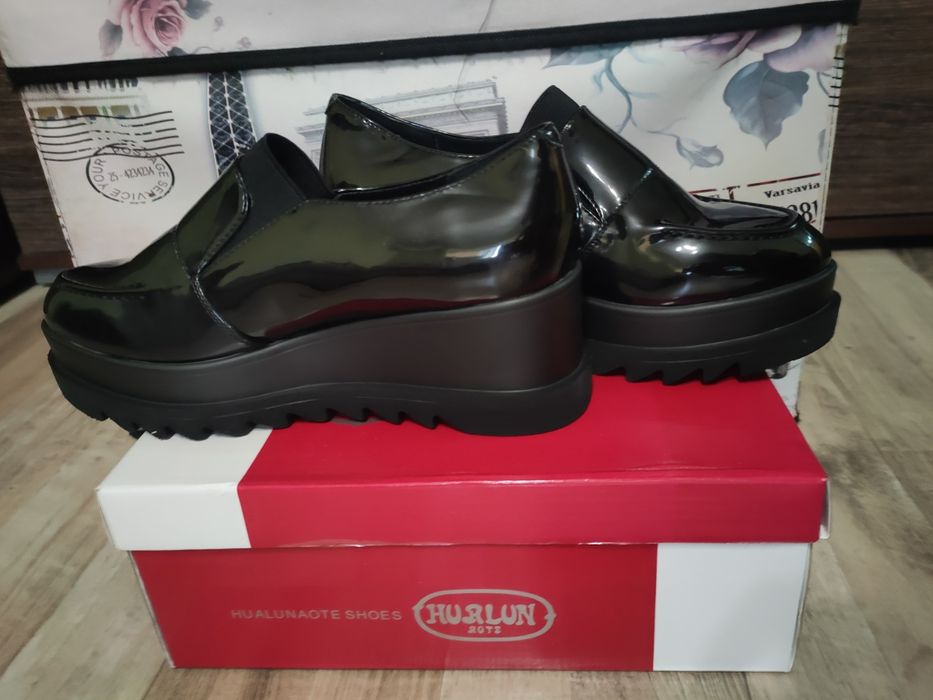 Дамски обувки - спортни, елегантни