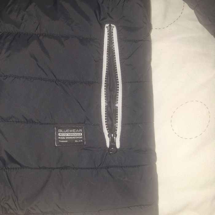 Geaca groasa de zapada neagra cu gluga