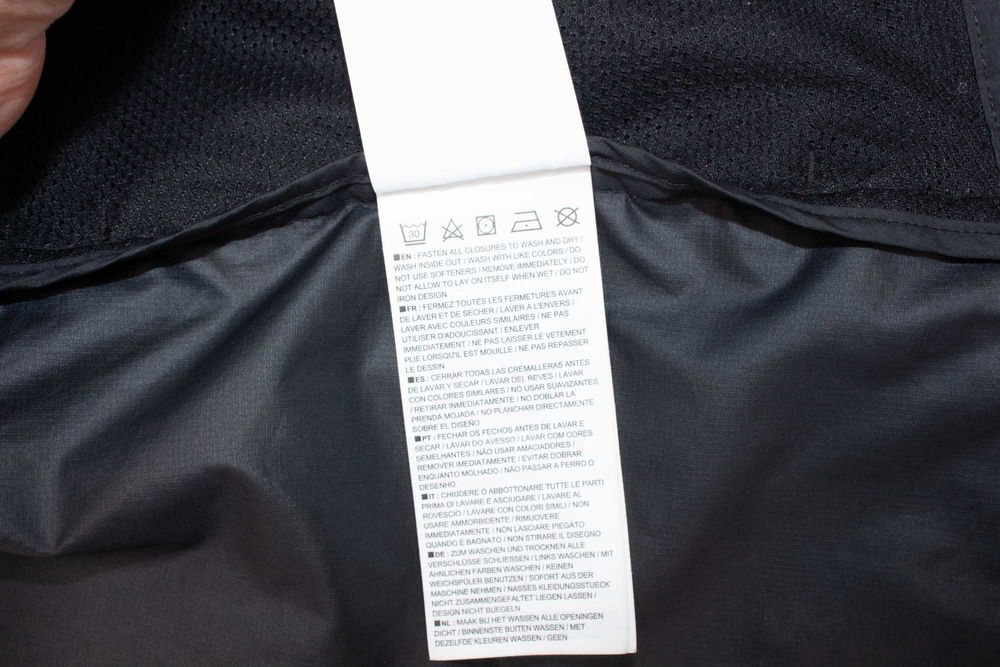 Nike Essential Packable дамско яке черно за бягане влагоотвеждащо М