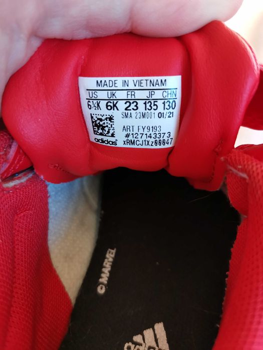 Маратонки Adidas marvel captain america