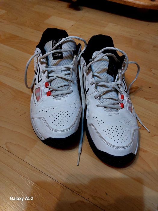 Продавам маратонки и боти