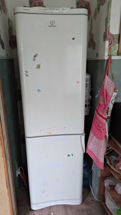 Холодильник Indesit