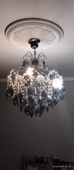 Продаю красивую люстру