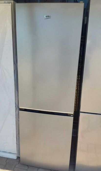 Frigidere noi si vitrine frigorifice la preturi avantajoase