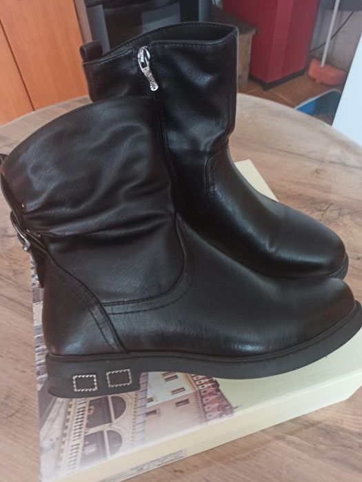 Ботинки размер 38