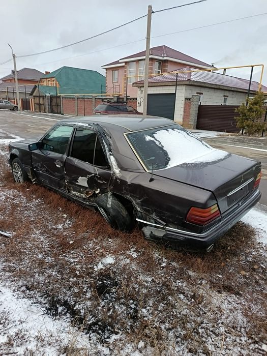 Мерседес 124 в аваринном состояний