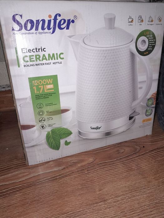 Продам срочно эктрический чайник