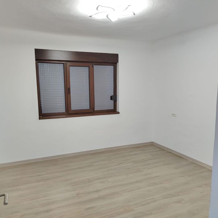 Casa/spatiu +plus teren 1080 mp de închiriat.