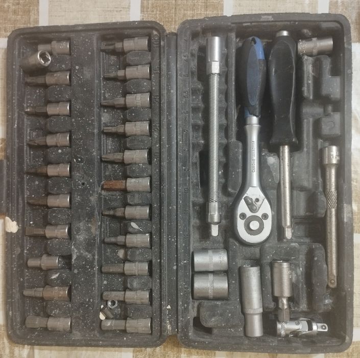 Набор инструментов для автомобиля