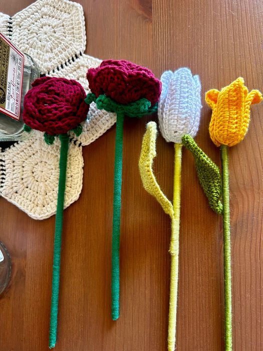 Ръчно Плетени Цветя (Подарък за Дама)