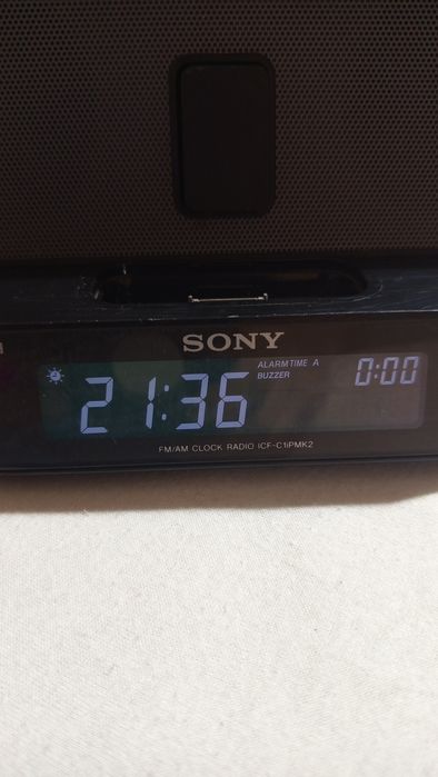 Радио часовник SONY