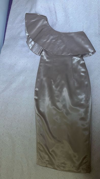 Облегающее вечернее платье