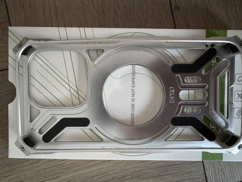 Продам чехол бампер на айфон 15 про и 14 про