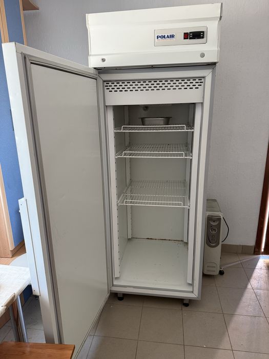 Морозилка вертикальная