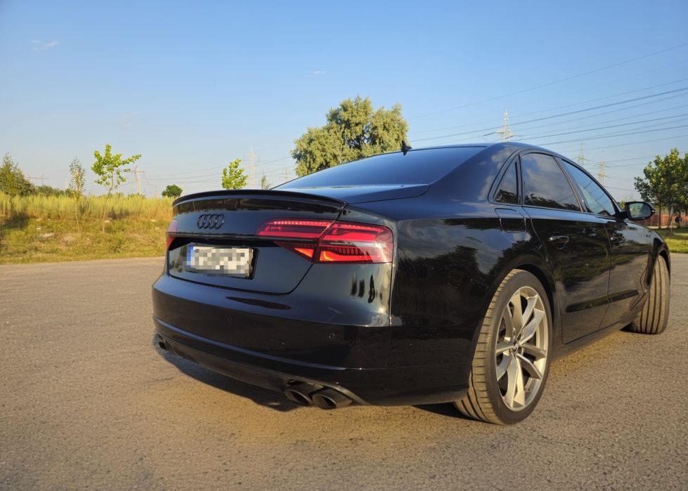 Audi S8 Plus Carbon Ceramic Alcantara